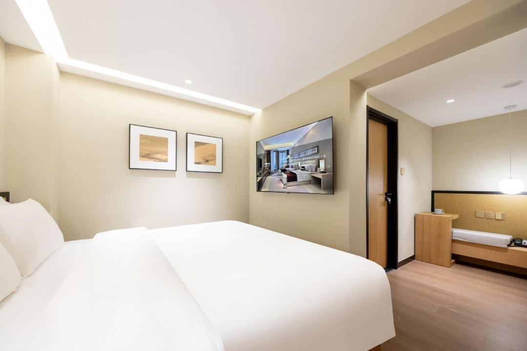 Beijing Tangfu Nanluoguxiang Wang Fu Jing Forbidden City Snack Street Hotel,1 Stop Walking To Airport Express,3 Stop To Tiananmen&Free Laundry Dry Service &Professional Free Tour Ticket Service With English Speaking Staff Pequim Exterior foto
